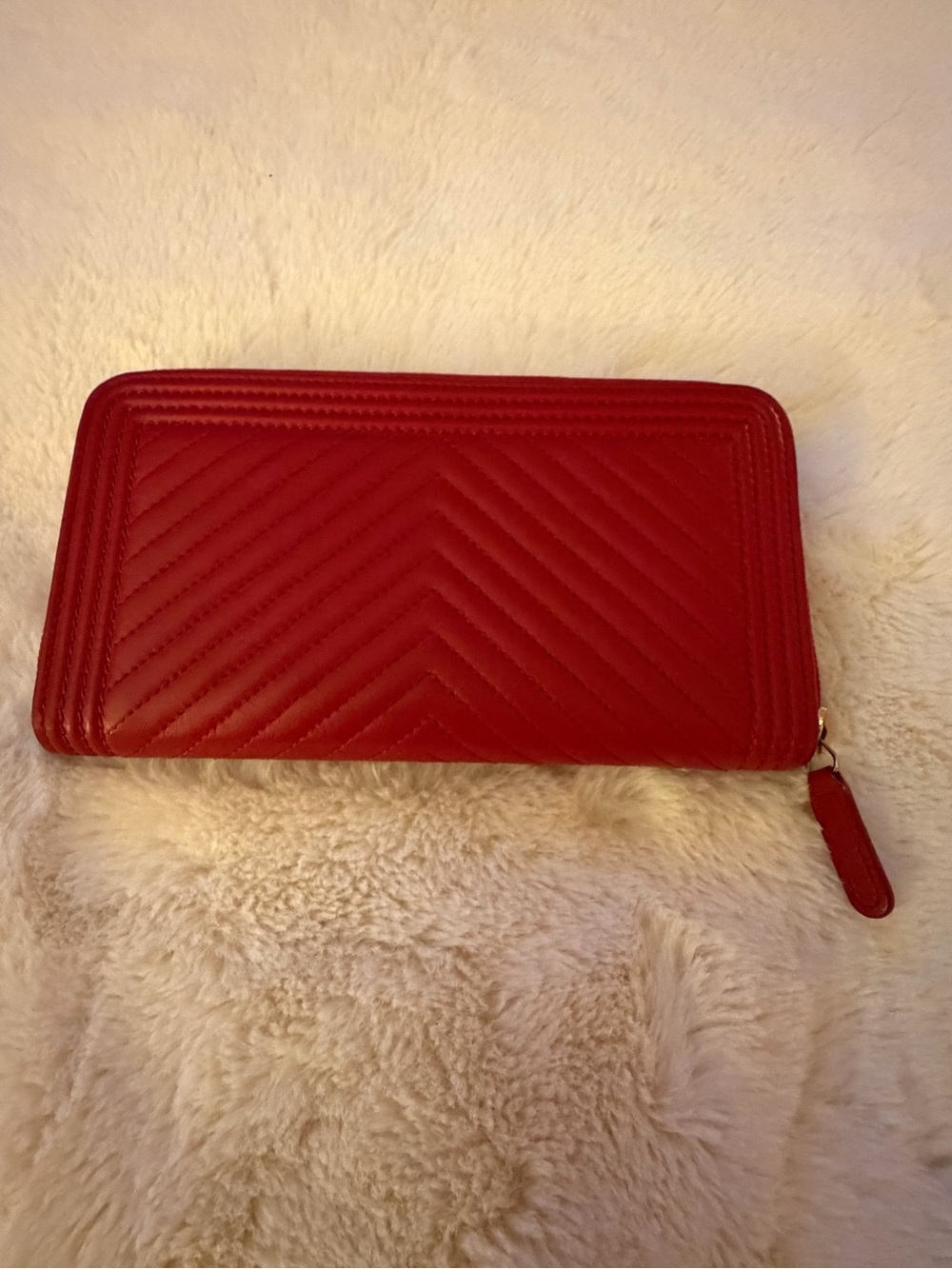 CHANEL Red Chevron Quilted Zip Wallet with Gold Logo COA - Picture 3 of 14